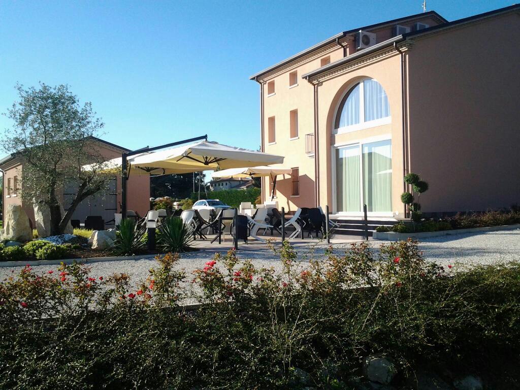 Agrialloggi La Palazzina Curtarolo ภายนอก รูปภาพ